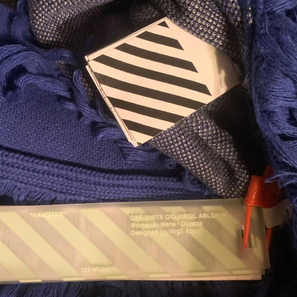 Never worn new with tags off white winter scarf - Picture 2 of 5